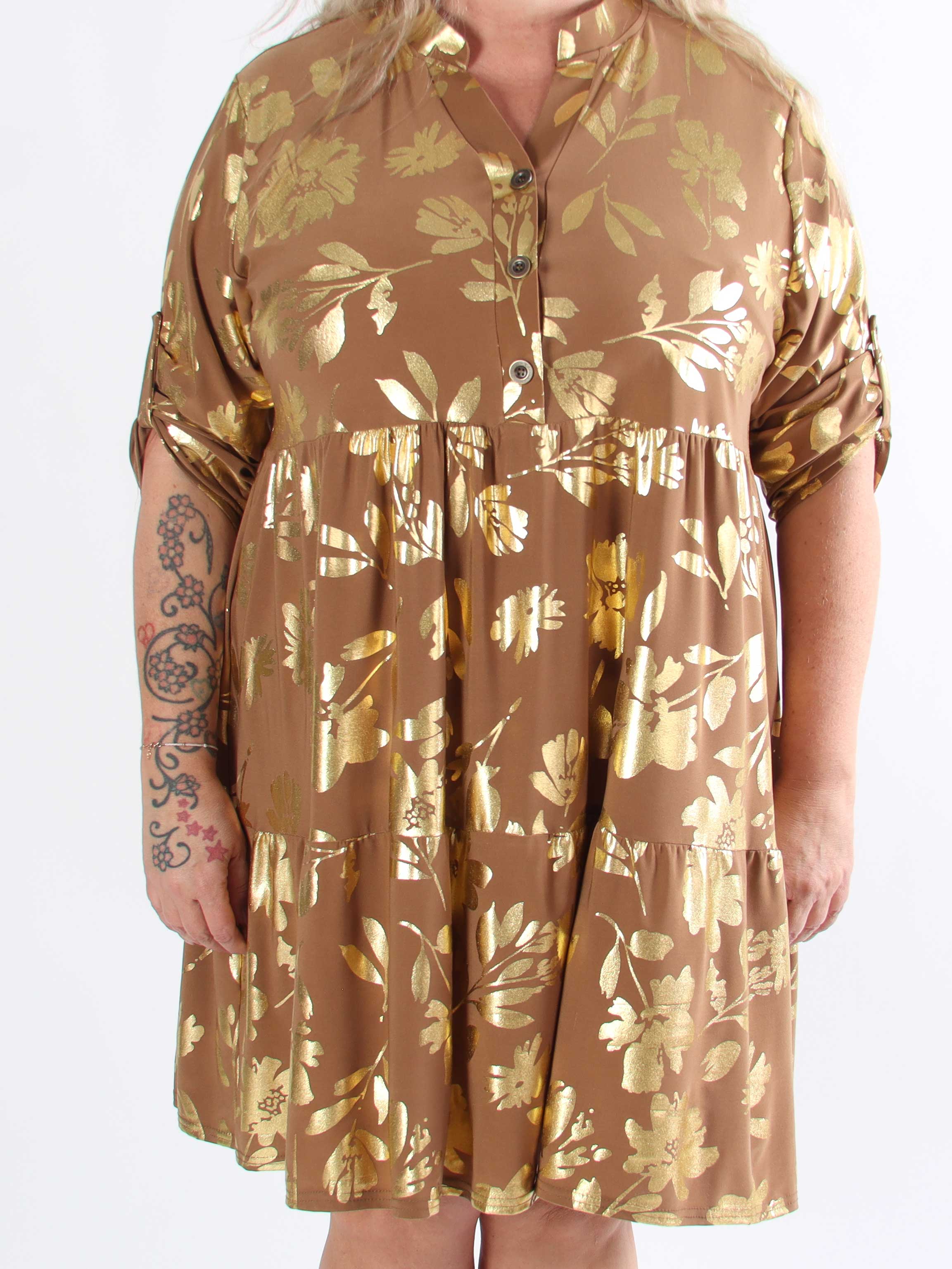 Milano Gold Flower Midi - Plus size-klänning med guldblad och lager-på-lager-look